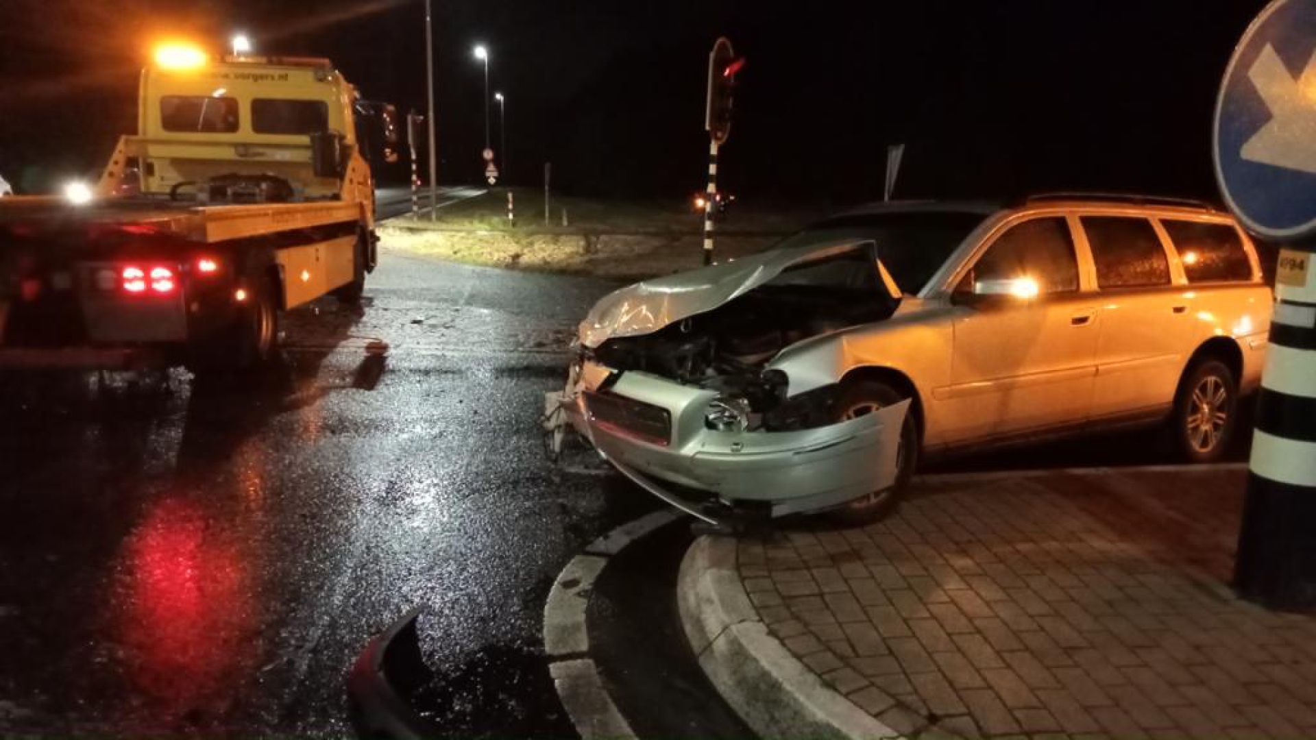 Gewonde bij botsing op kruising op rondweg Delden