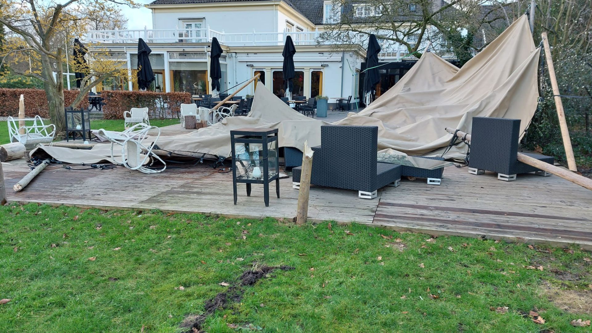 Op meerdere plekken stormschade in Delden