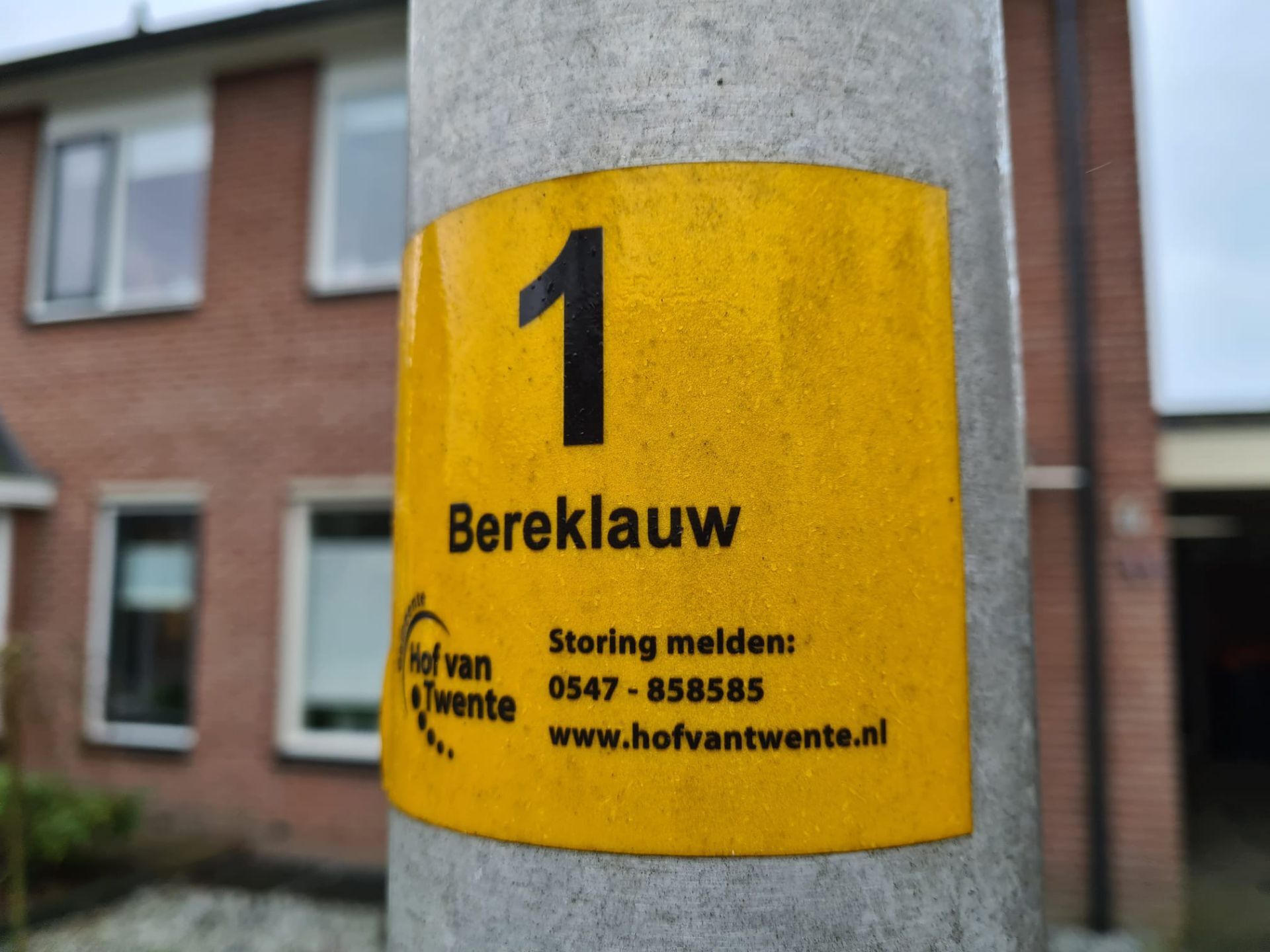Grote storing in openbare verlichting Bereklauw en Rode Pad