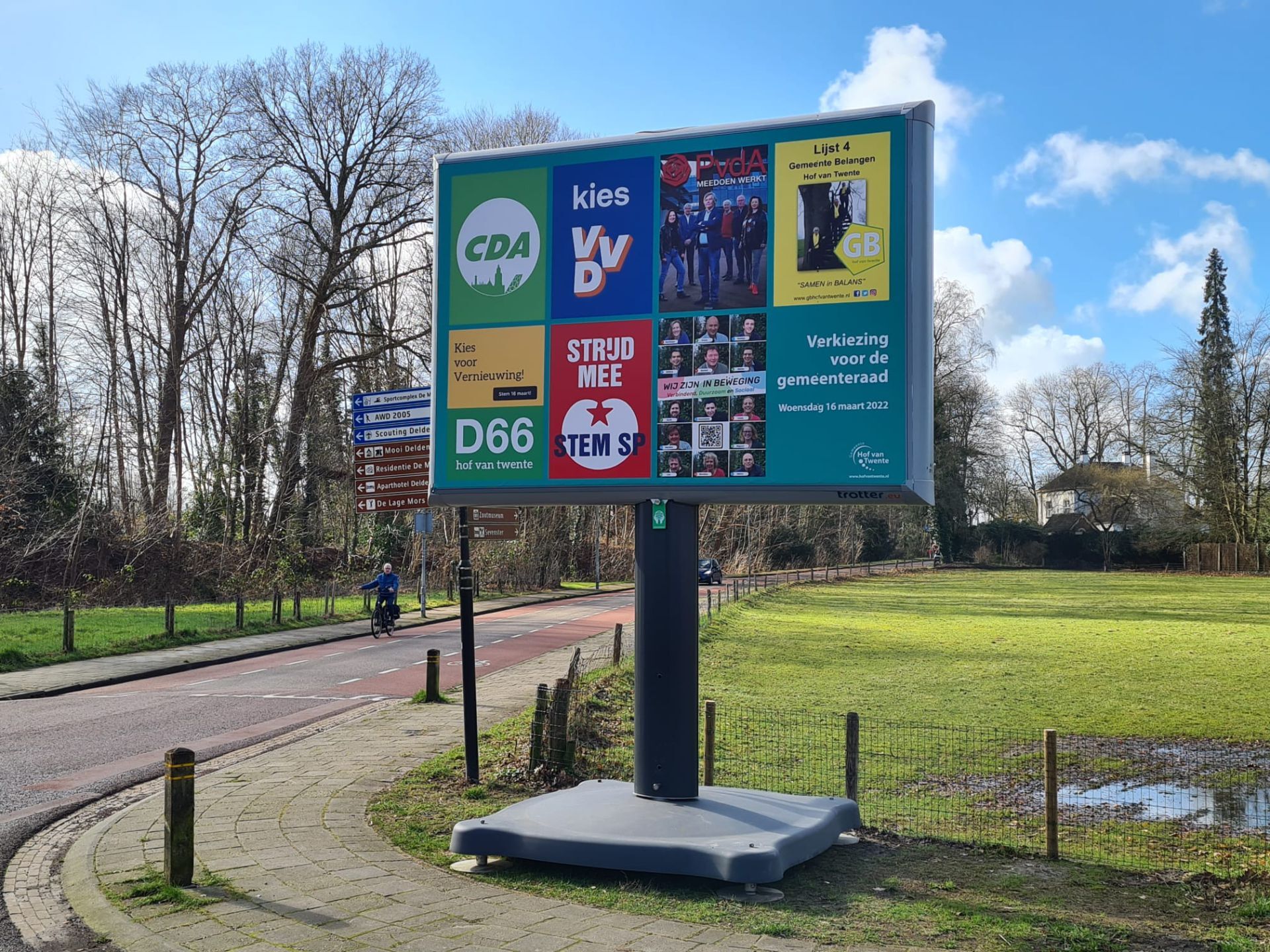 Verkiezingsborden Delden weer geplaatst