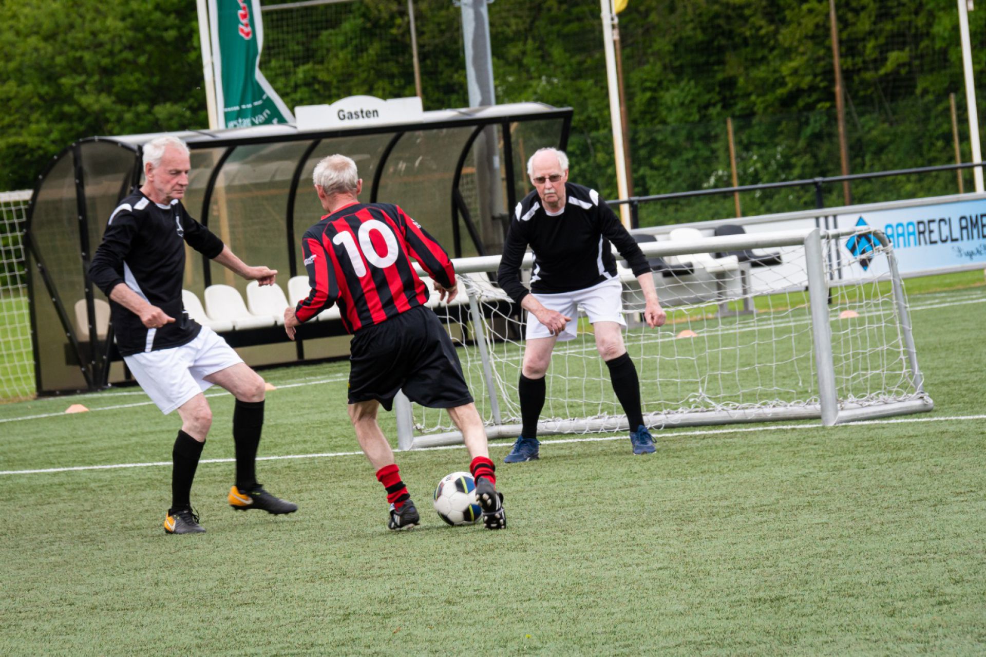 Rood Zwart pakt derde plek bij Walking Football Toernooi in Markelo