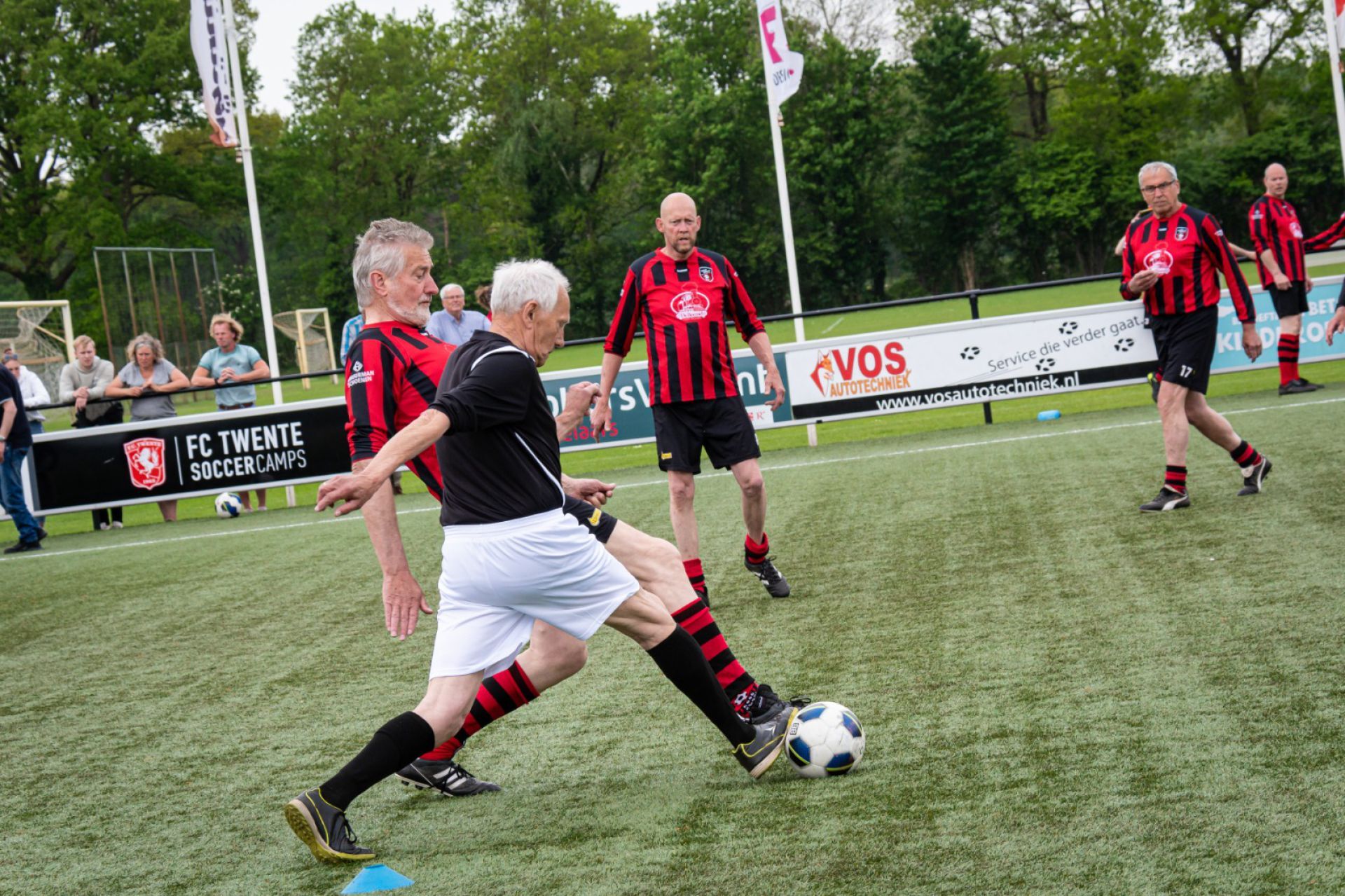 Rood Zwart pakt derde plek bij Walking Football Toernooi in Markelo
