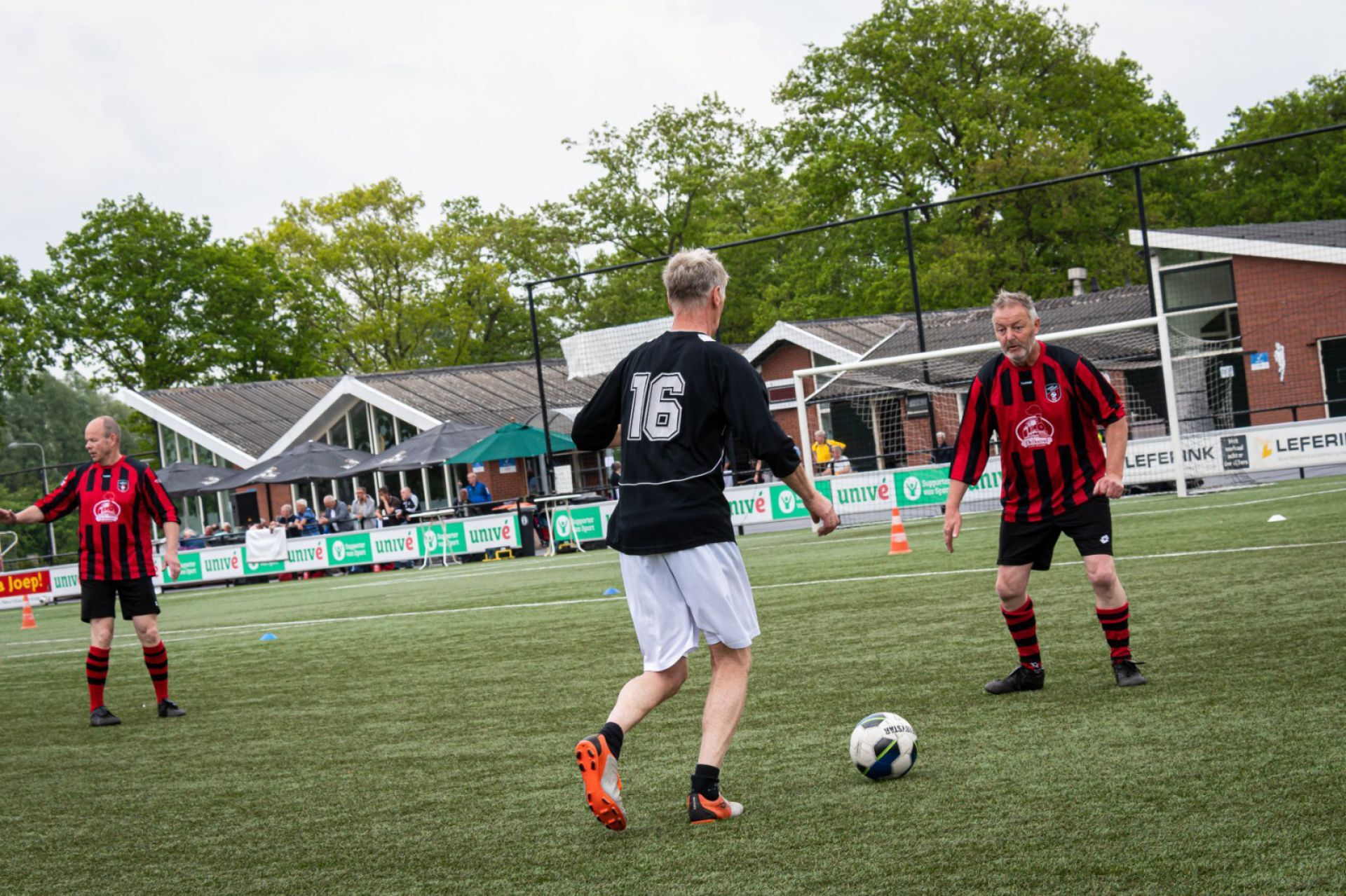 Rood Zwart pakt derde plek bij Walking Football Toernooi in Markelo