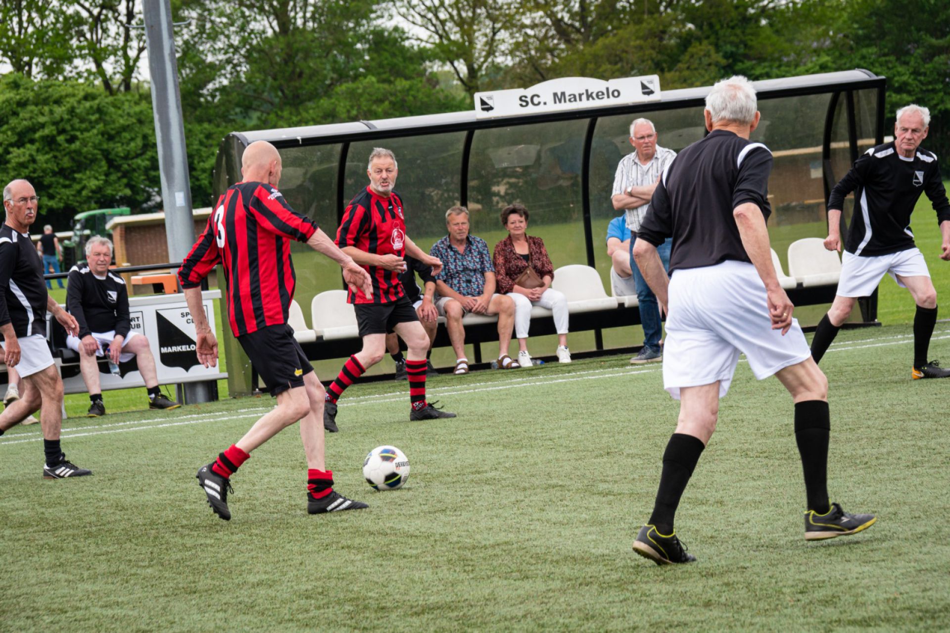 Rood Zwart pakt derde plek bij Walking Football Toernooi in Markelo