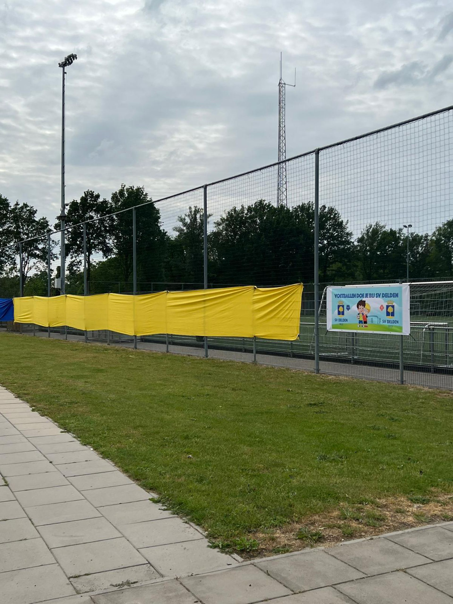 Sportpark Scheetheuvel kleurt blauw-geel in aanloop naar Deldense derby