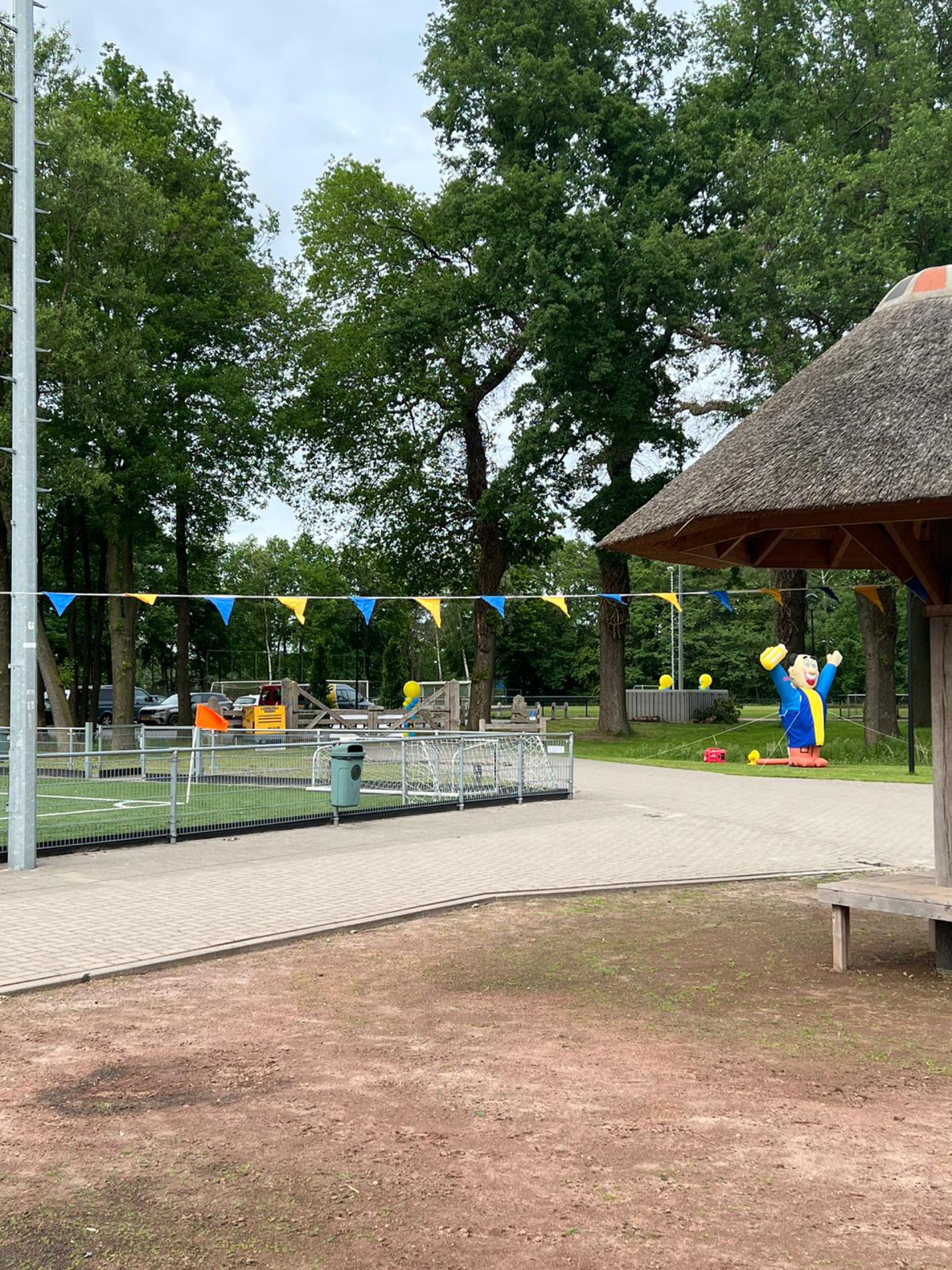 Sportpark Scheetheuvel kleurt blauw-geel in aanloop naar Deldense derby