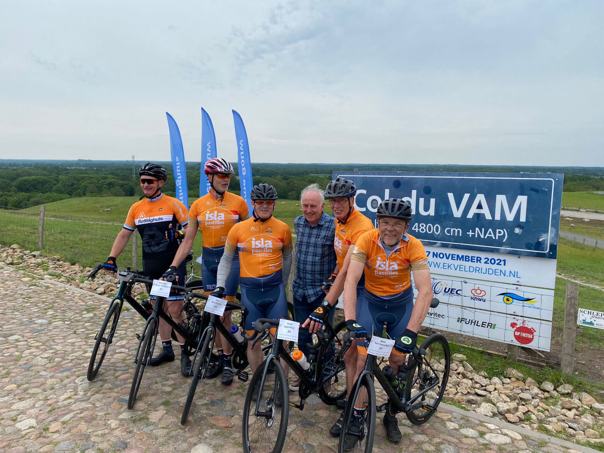 Drekhappers uit Delden halen met TourduALS ruim 11.000 euro op voor voor stichting ALS