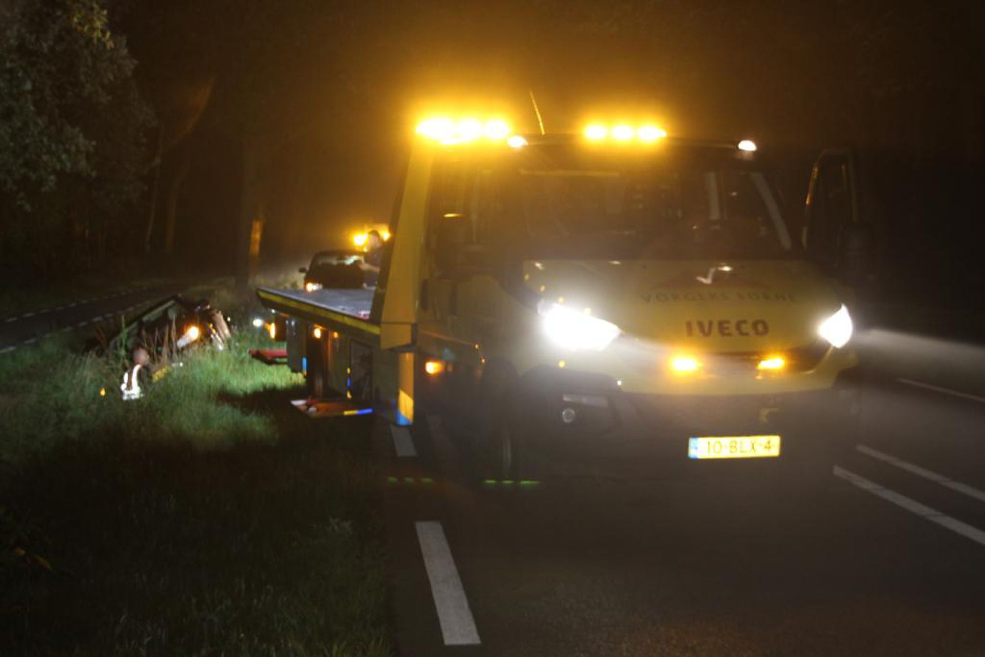Auto in de sloot door overstekend konijn op N346 