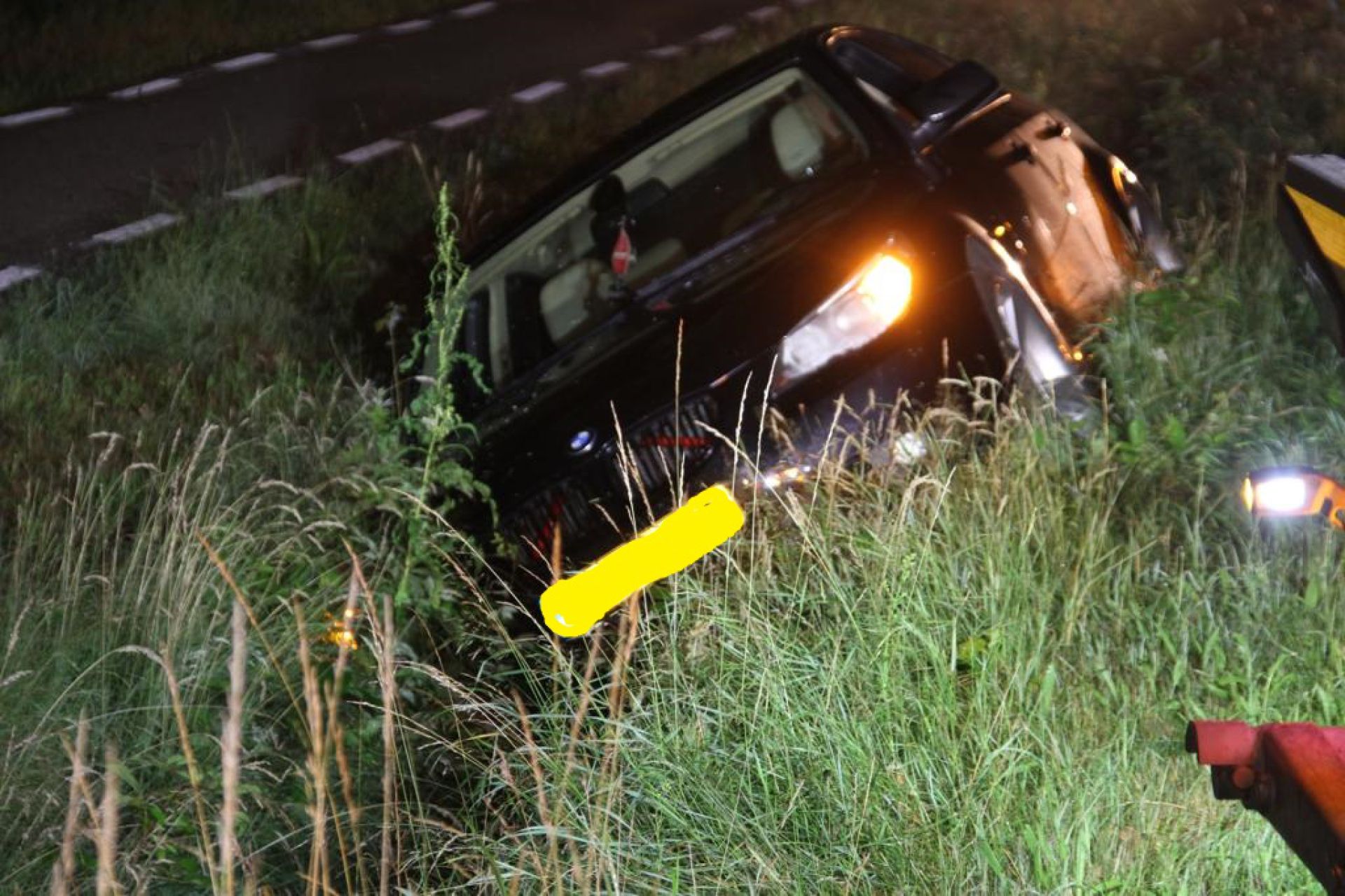 Auto in de sloot door overstekend konijn op N346 