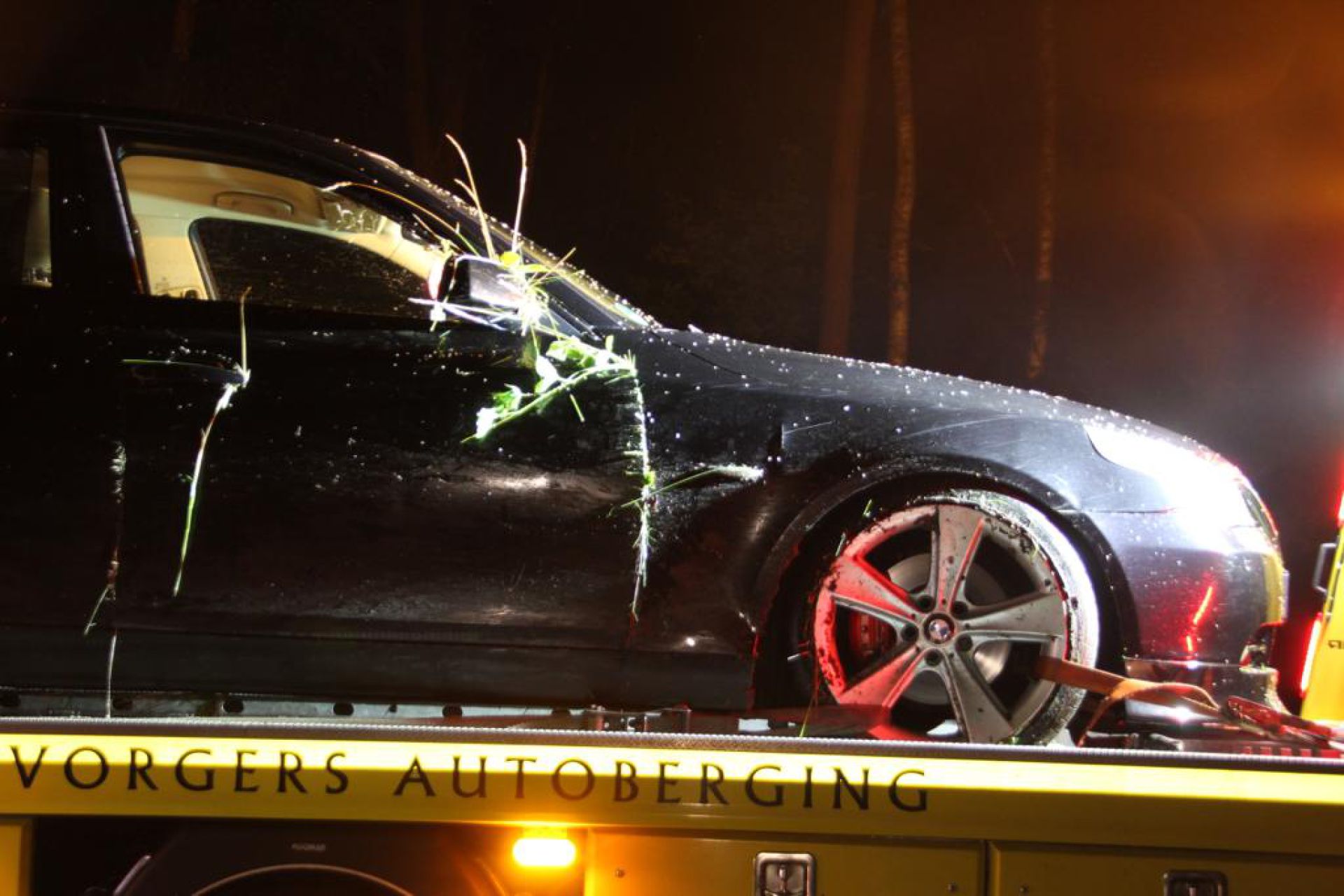 Auto in de sloot door overstekend konijn op N346 