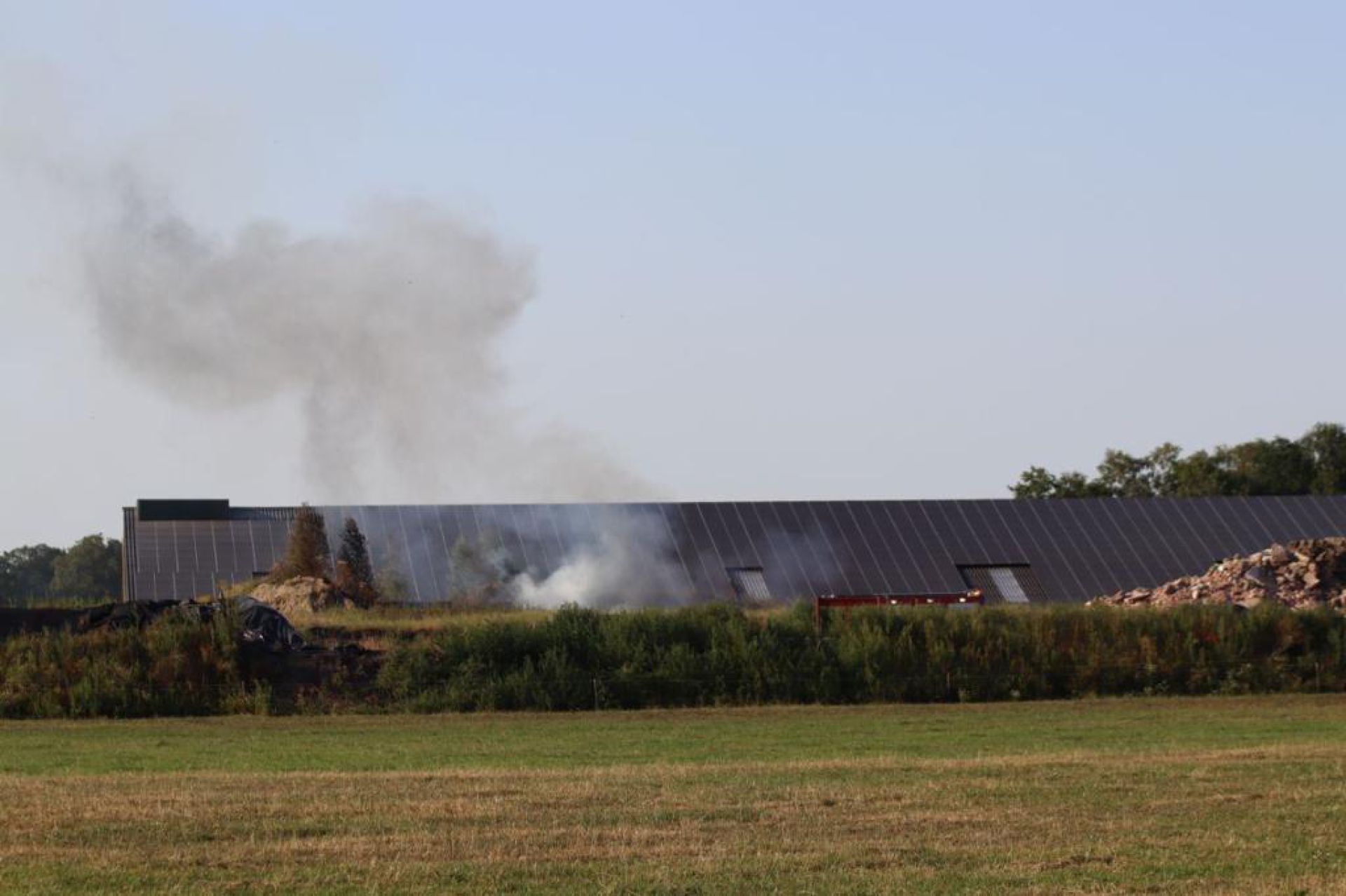 Grote rookontwikkeling bij afvalbrand in Ambt Delden