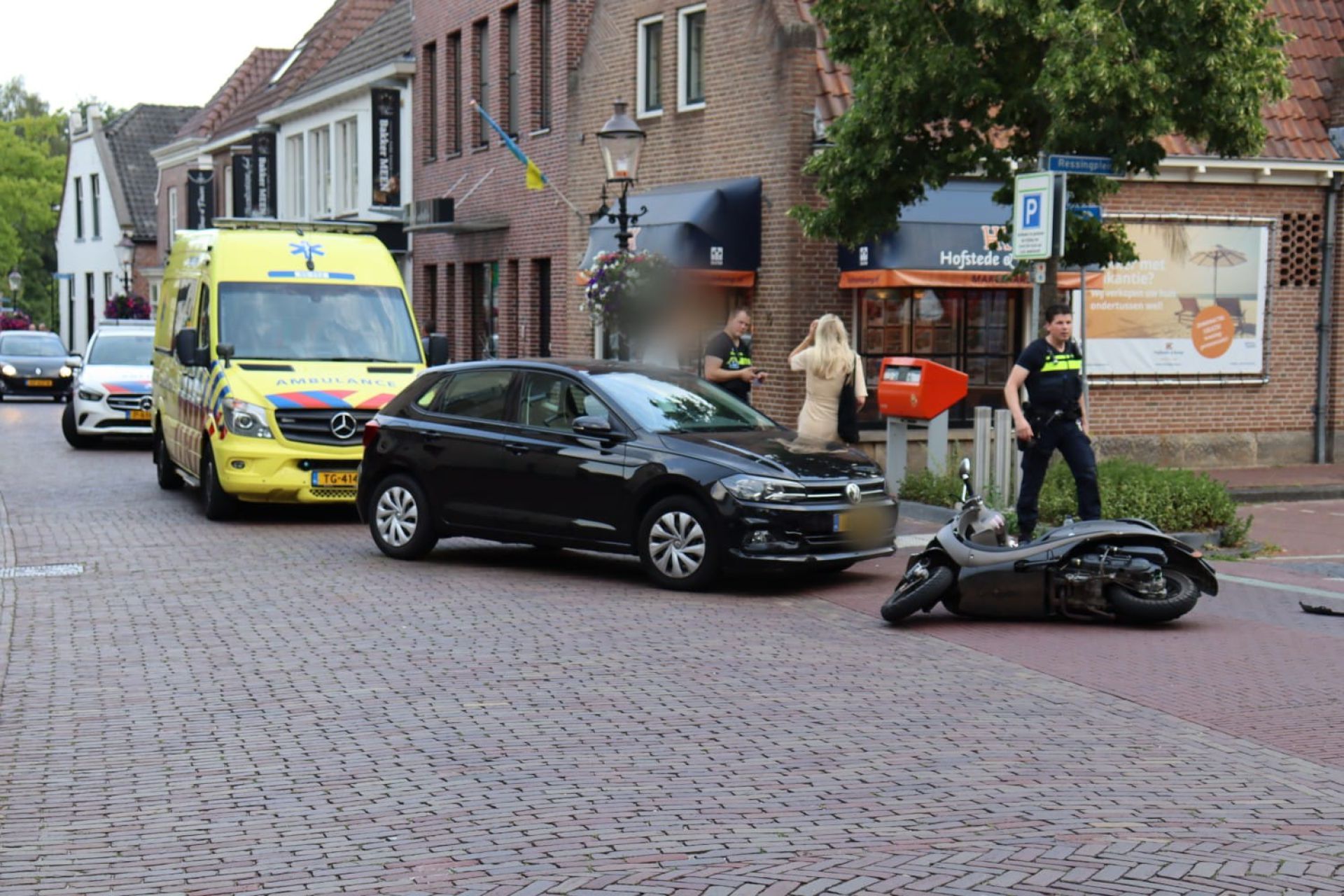 Scooterrijder gewond bij aanrijding aan Langestraat Delden