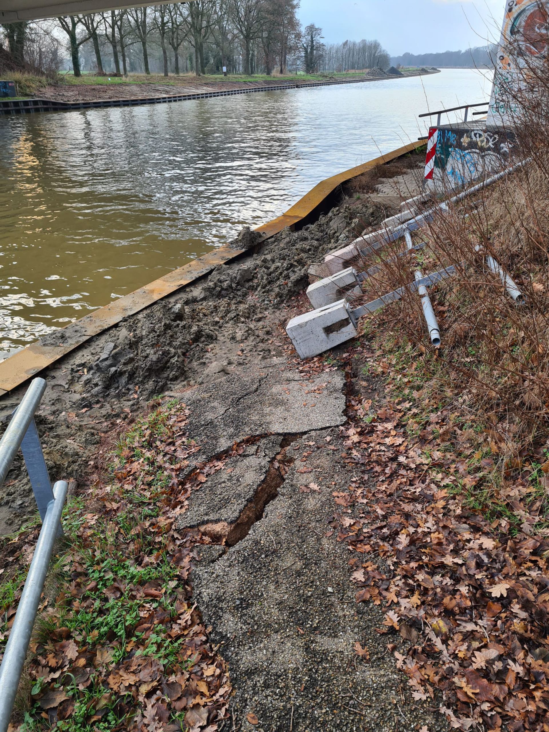 Wordt het fietspad langs het Twentekanaal bij Delden weer hersteld?