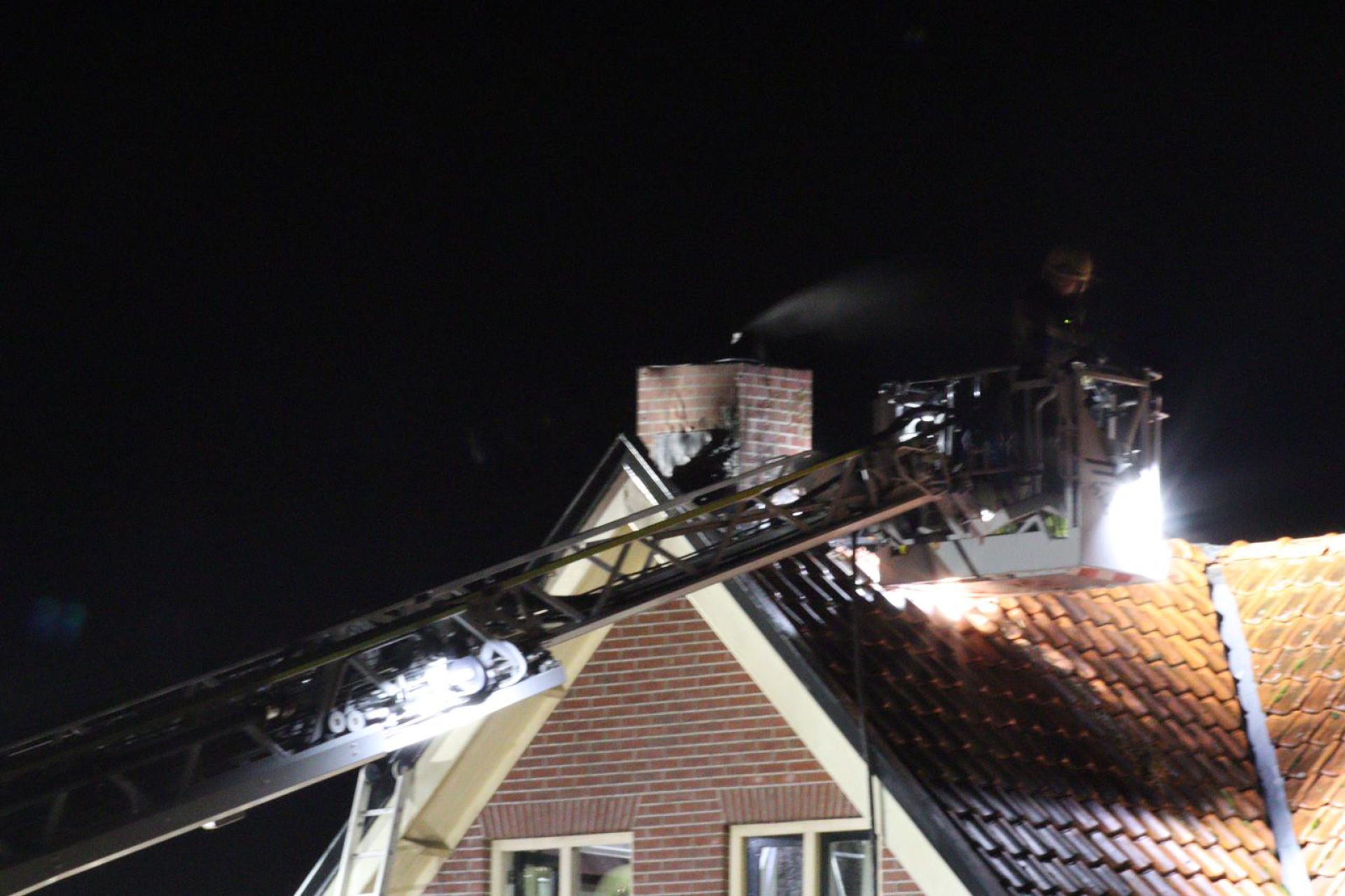 Grote schade aan huis Ambt Delden na schoorsteenbrand
