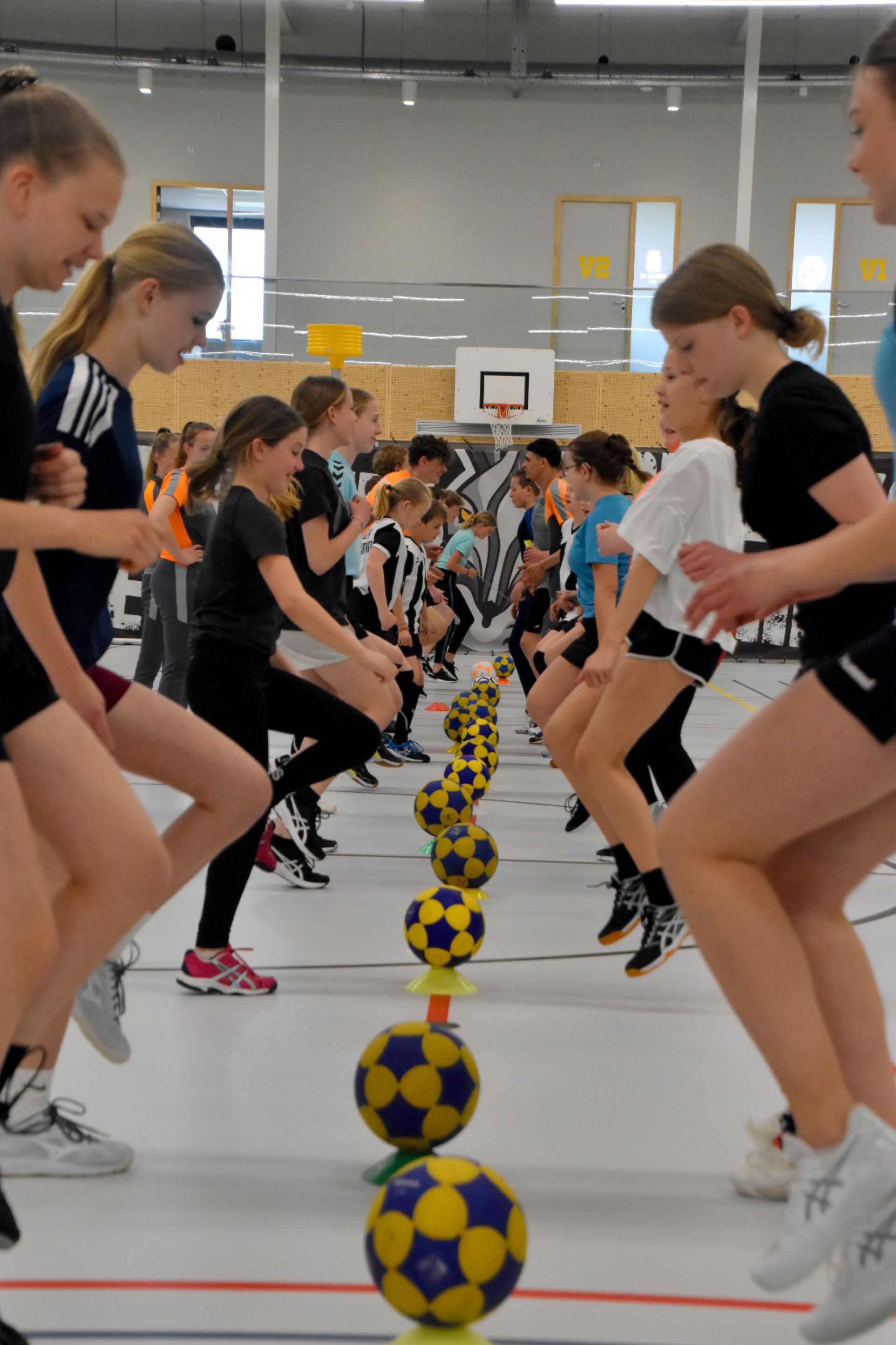 Jonge Deldense korfballers beleven topdag met clinic Jong Oranje