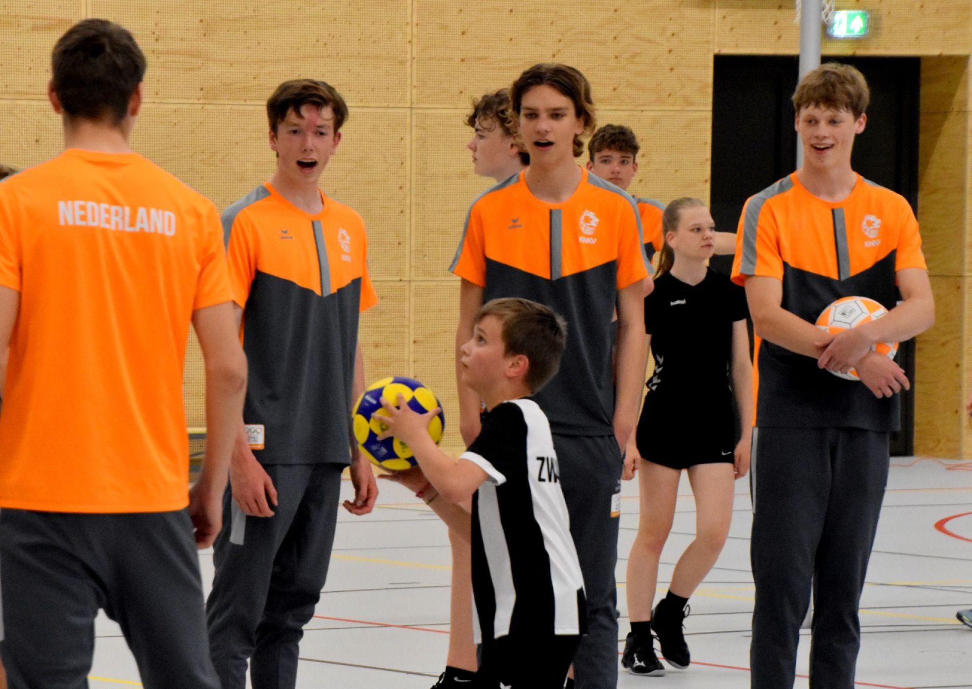 Jonge Deldense korfballers beleven topdag met clinic Jong Oranje