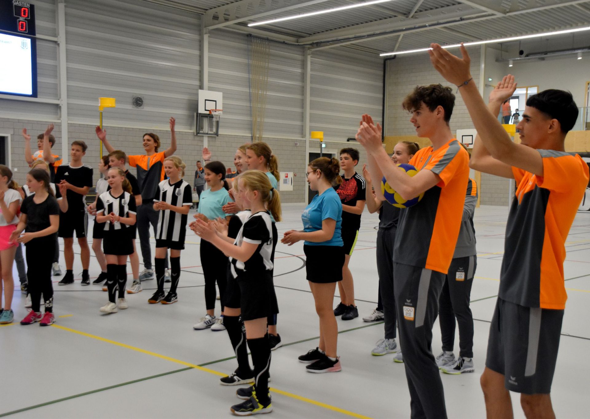 Jonge Deldense korfballers beleven topdag met clinic Jong Oranje