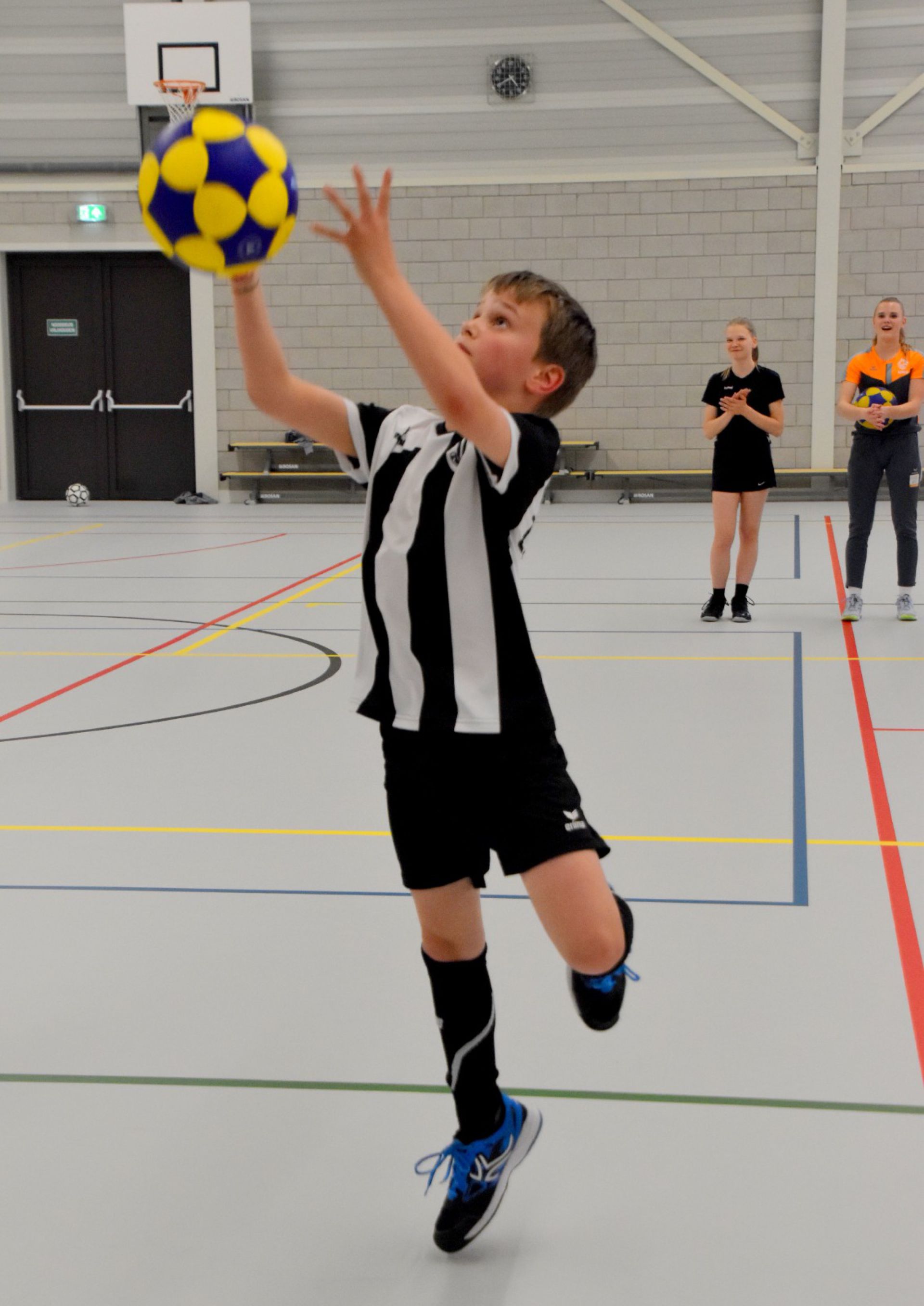 Jonge Deldense korfballers beleven topdag met clinic Jong Oranje