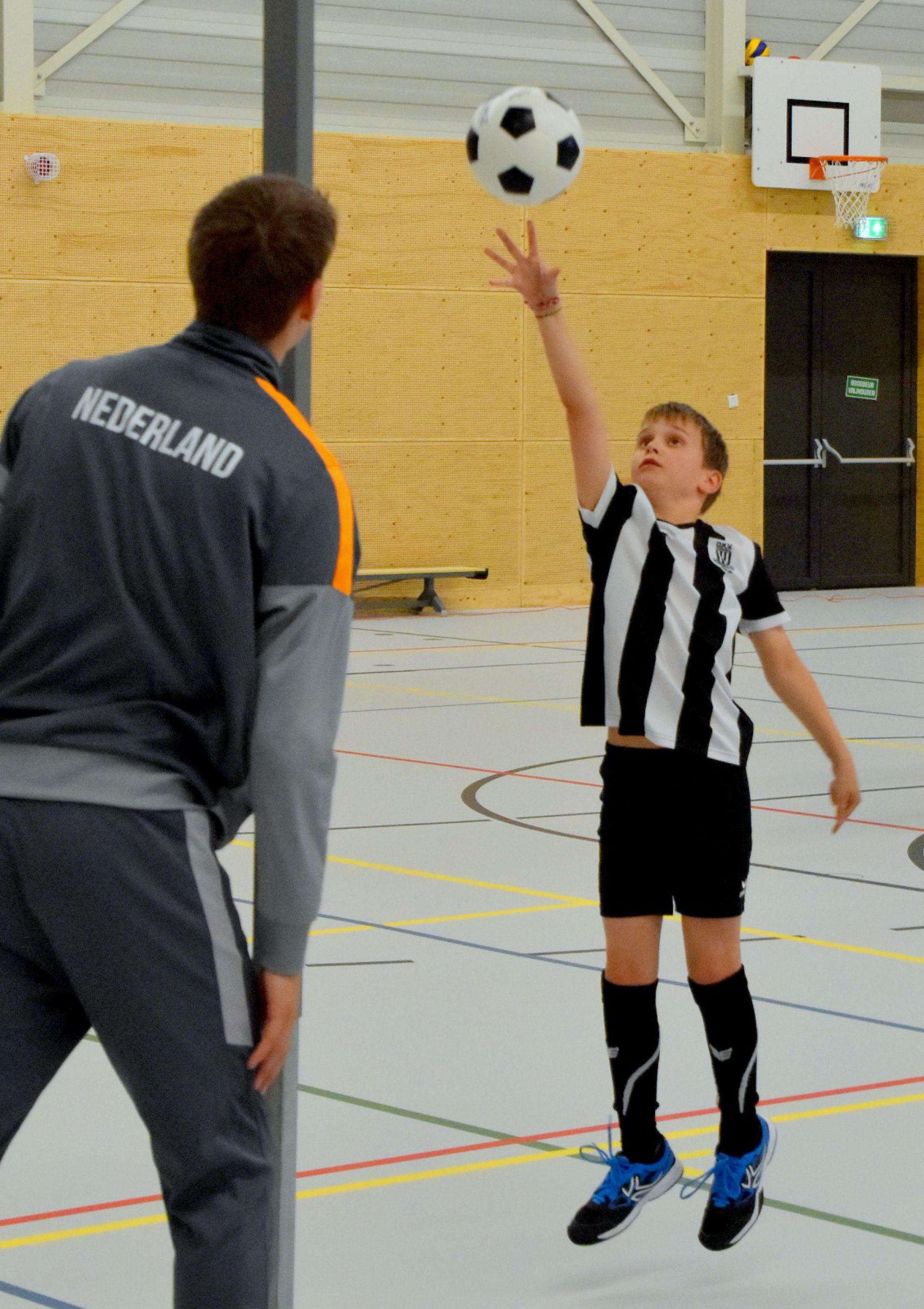 Jonge Deldense korfballers beleven topdag met clinic Jong Oranje
