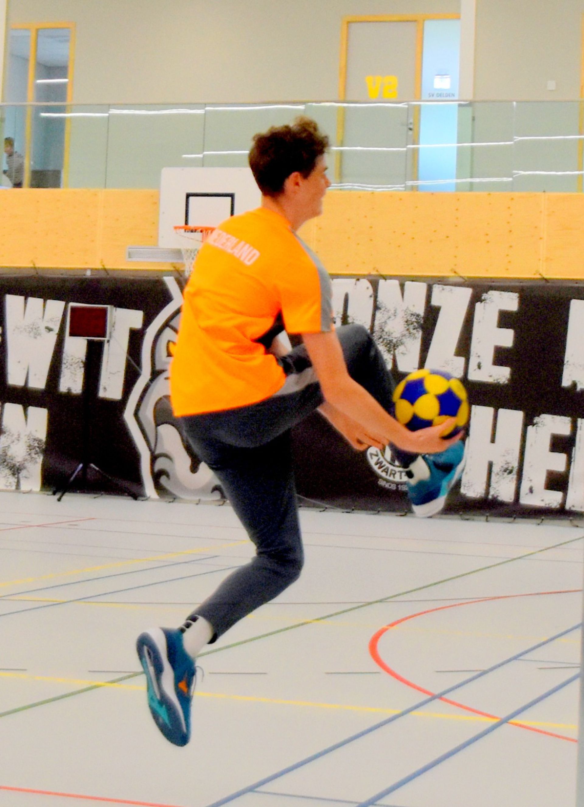 Jonge Deldense korfballers beleven topdag met clinic Jong Oranje