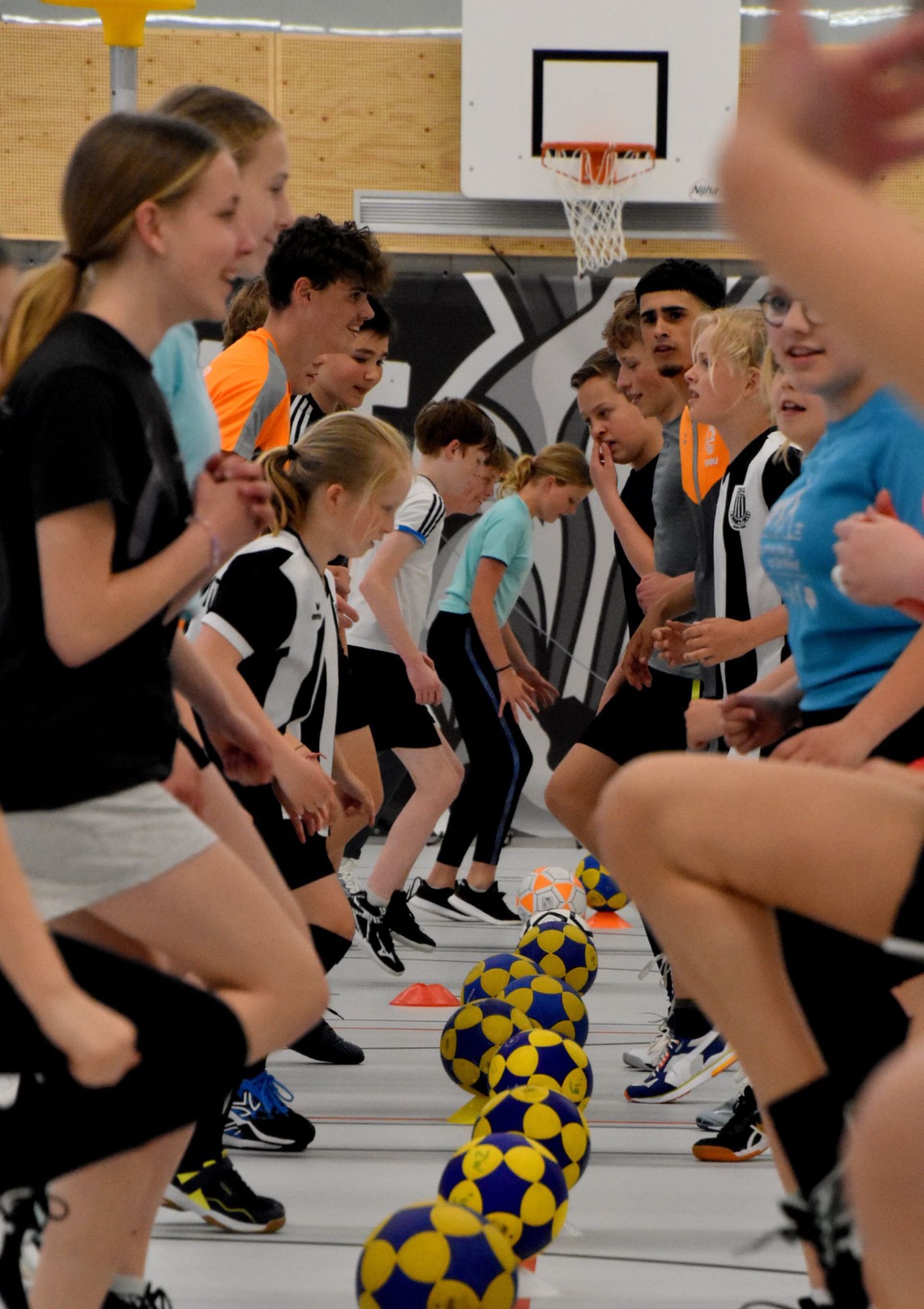 Jonge Deldense korfballers beleven topdag met clinic Jong Oranje
