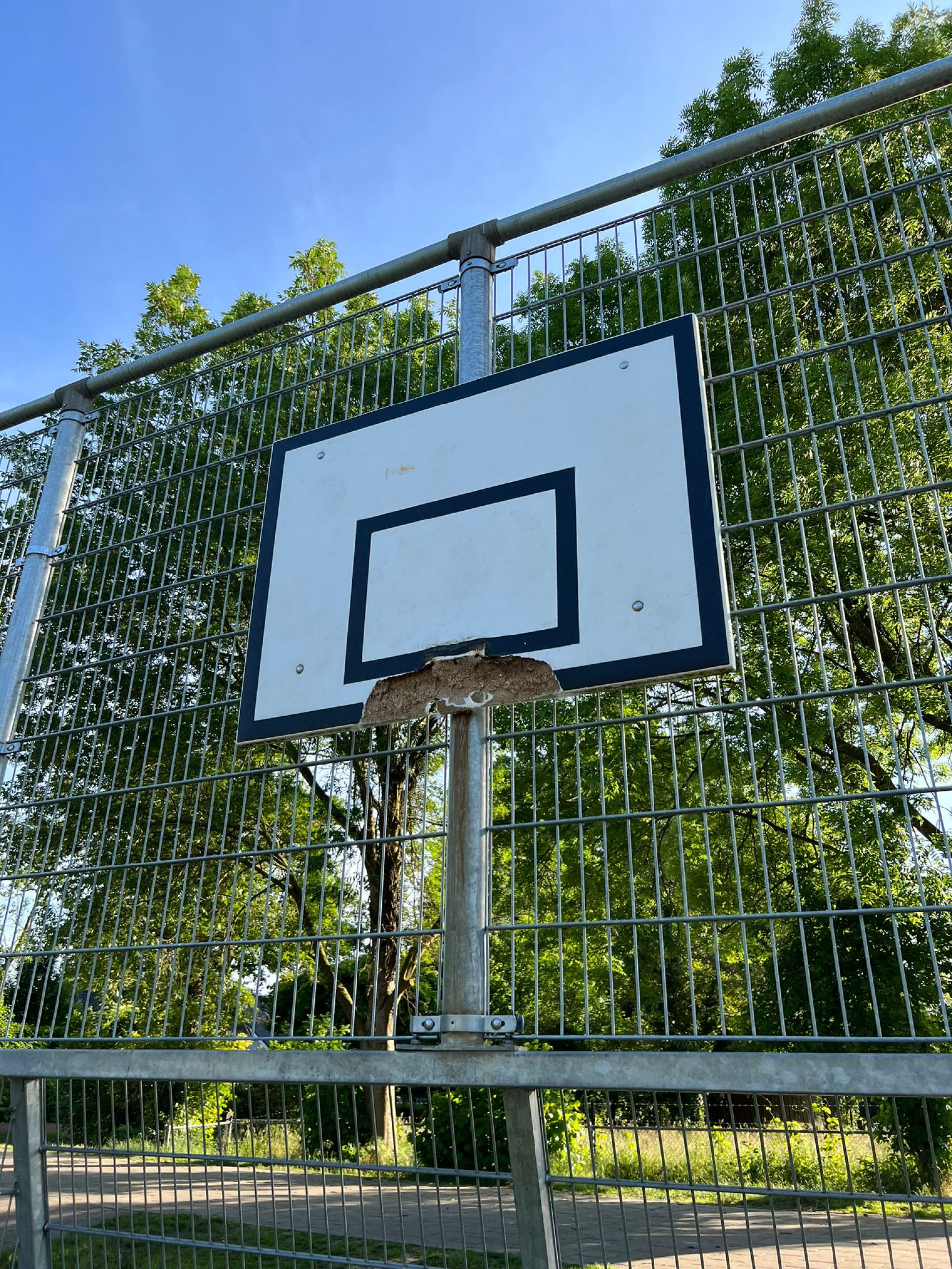 Basketbalring vernield op speelveld bij Erve Hooyerinck