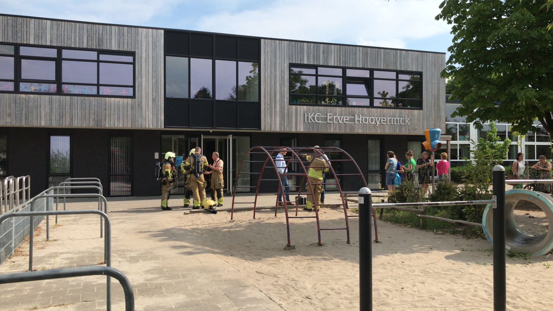 Rook uit meterkast op Erve Hooyerinck &ndash; Brandweer voor zekerheid ingeschakeld