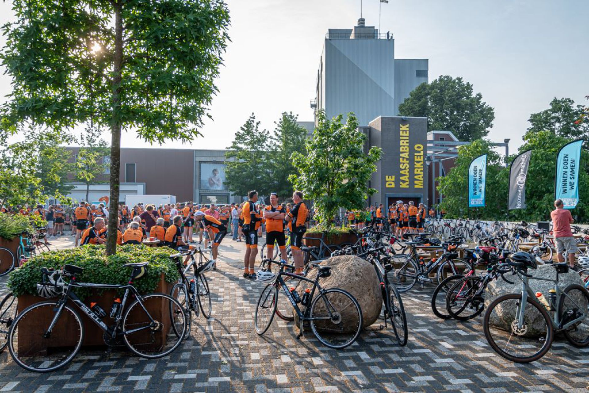 Elastiekenkoers met 200 deelnemers van start - Doorkomst Delden rond 17.00 uur