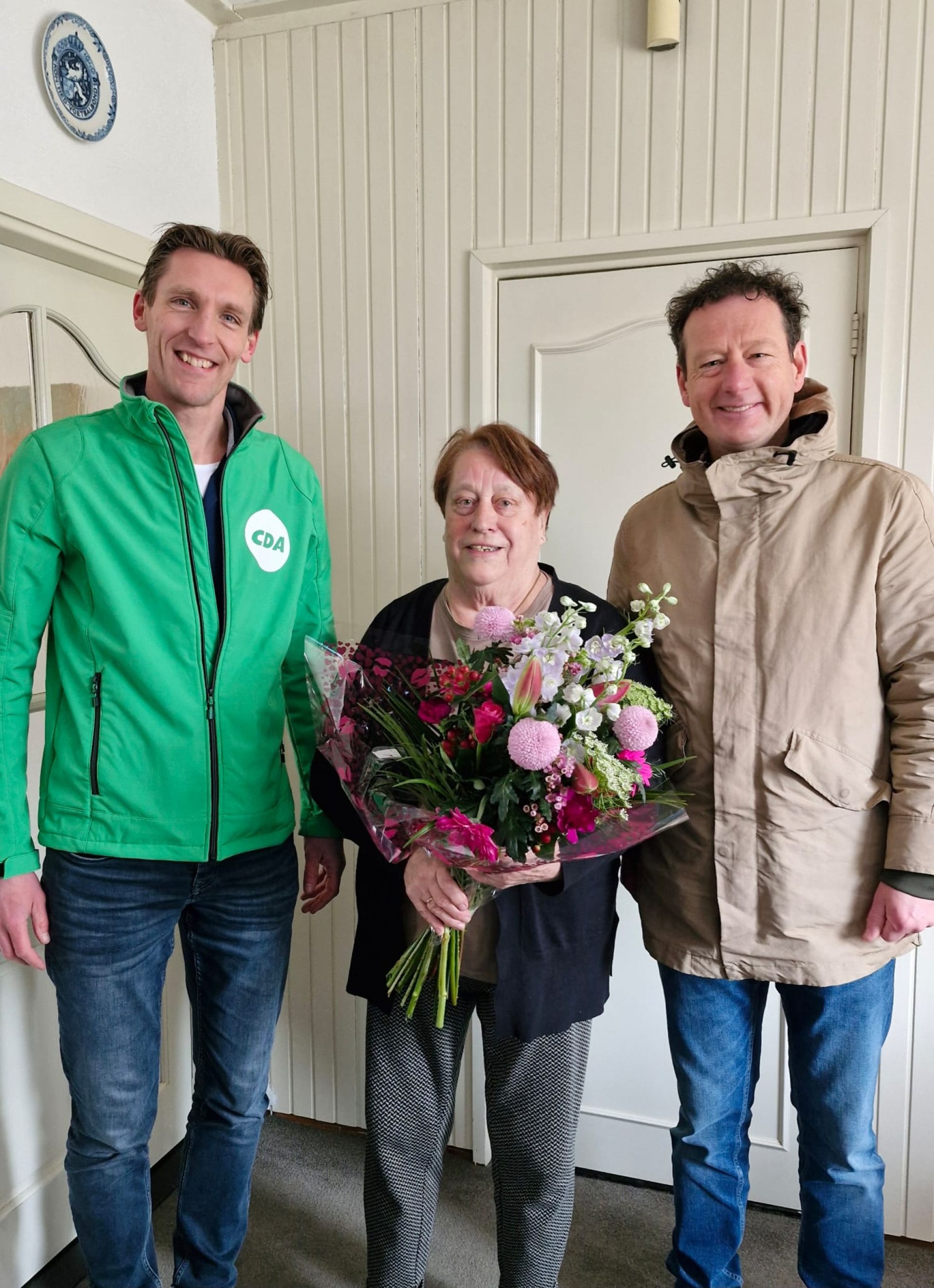 CDA Hof van Twente brengt bloemetje bij Gerda Meijer