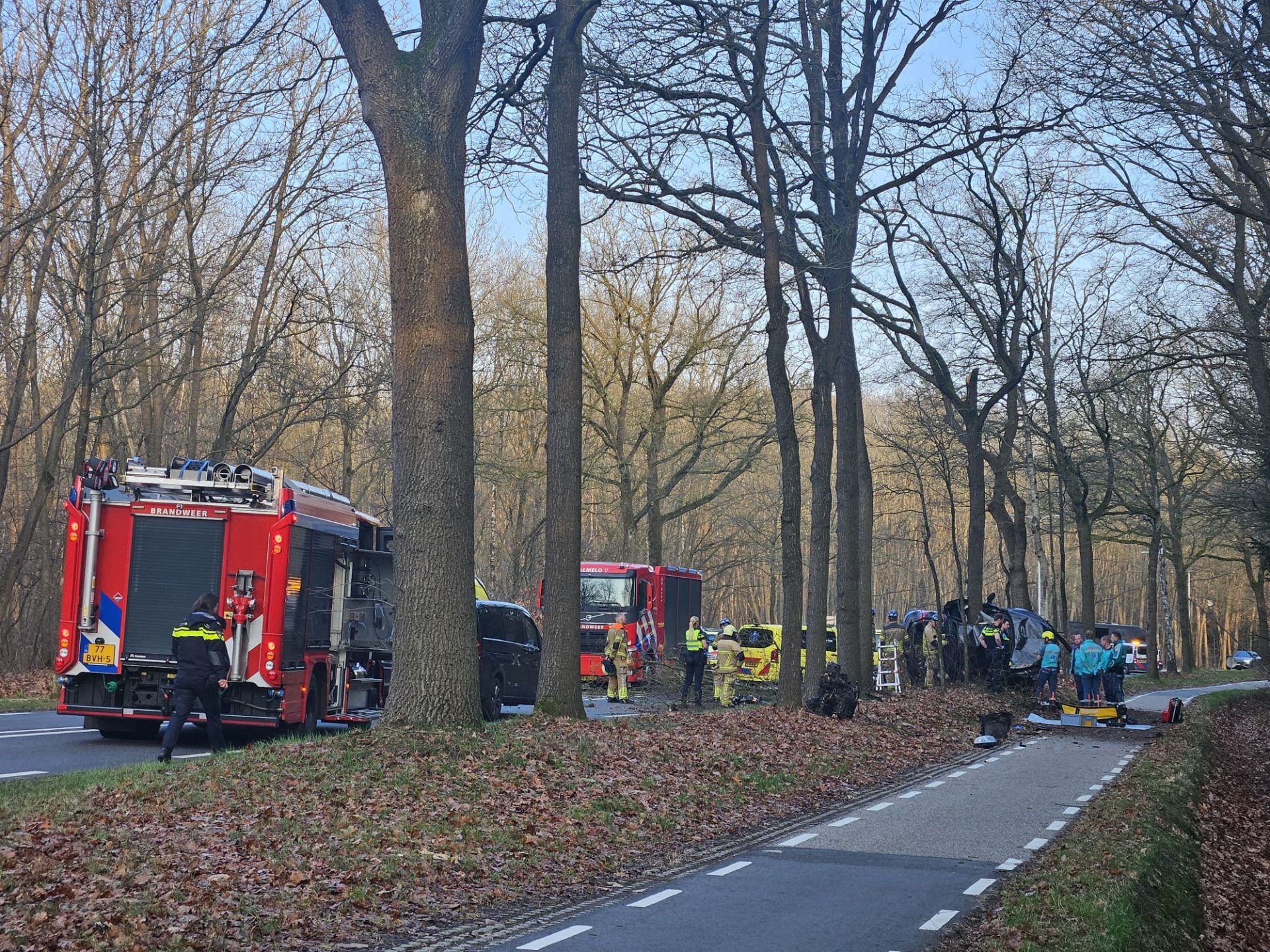 Ernstig ongeval op provinciale weg nabij Delden: twee mensen overleden