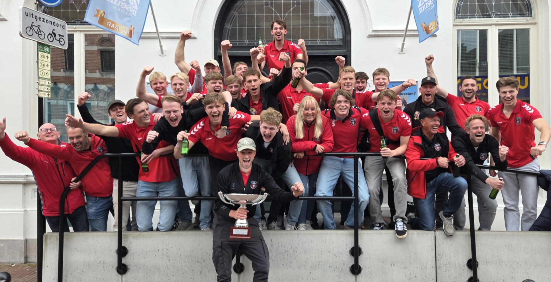 Rood Zwart pakt voor het eerst koppositie en is direct kampioen