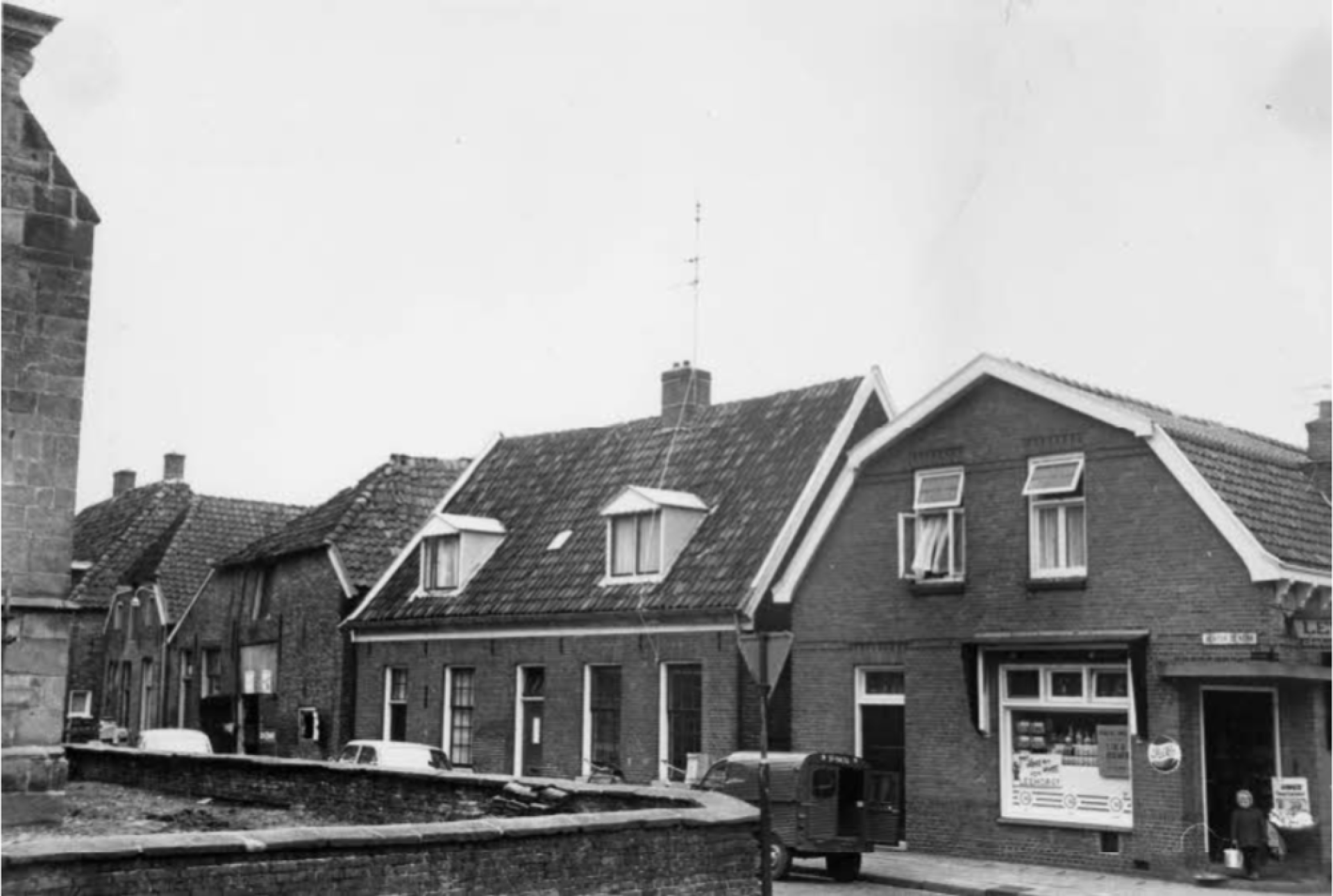 De geschiedenis van Delden in Beeld - Achter de Kerk midden jaren 60