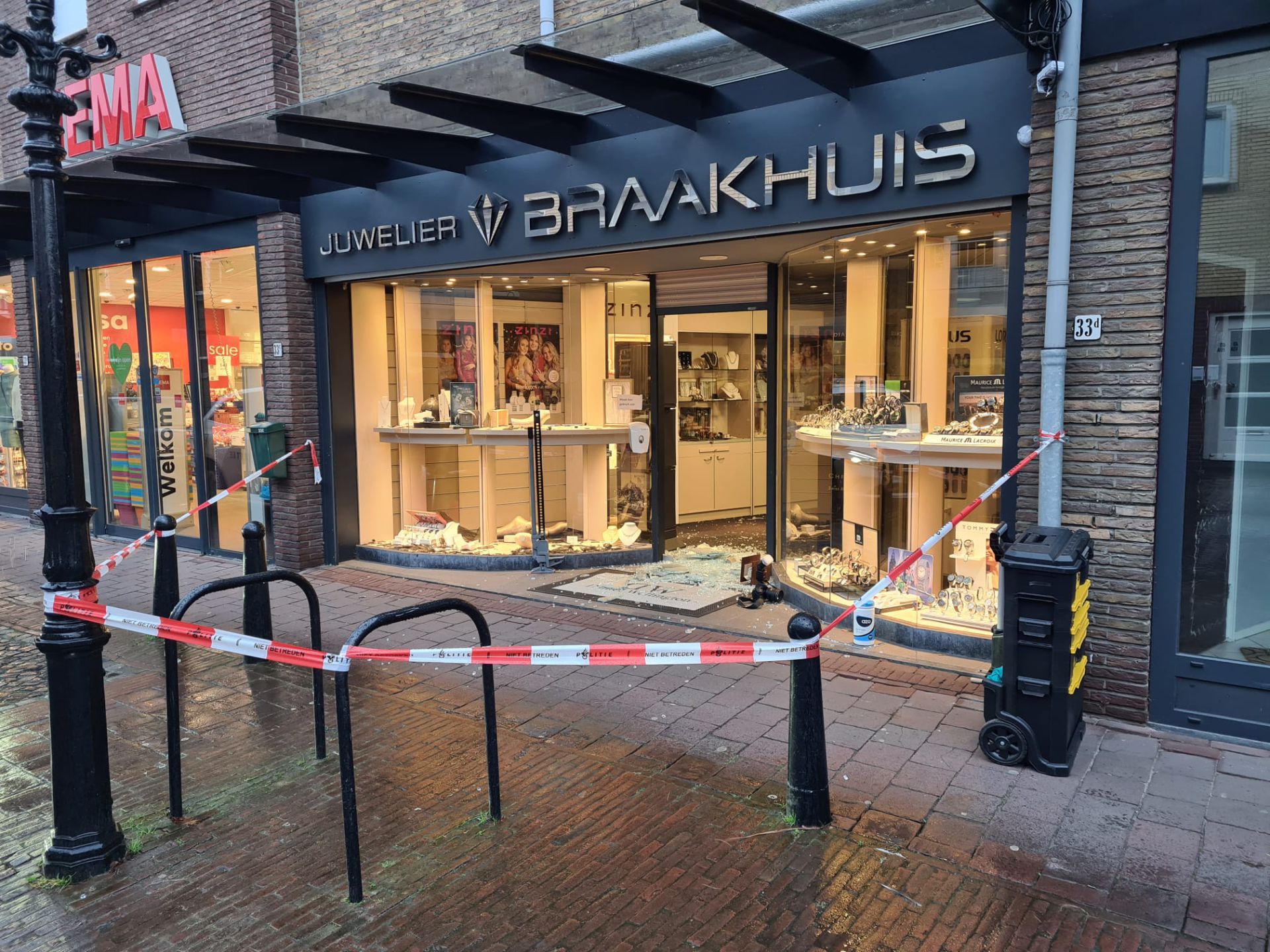 Video: Landelijke aandacht voor snelkraak bij Deldense juwelier: 'Schade ruim 200.000 euro'