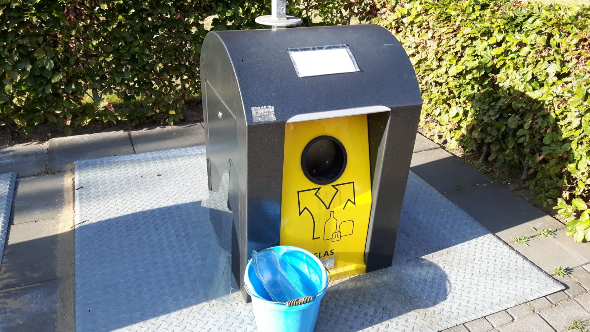 Buurt Peperkampweg is dumpen van glas zat: &lsquo;Er spelen hier kinderen!&rsquo;