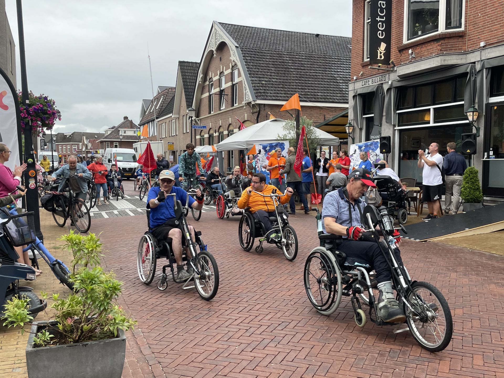 80 deelnemers van start aan Langestraat voor 32e editie Rolstoelvierdaagse 