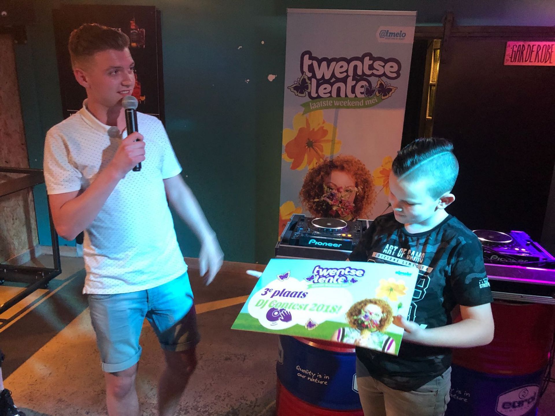 Liveshow: 20 jaar Hof van Twente: 'Speciaal jubileumnummer van DJ Jelmex uit Delden'