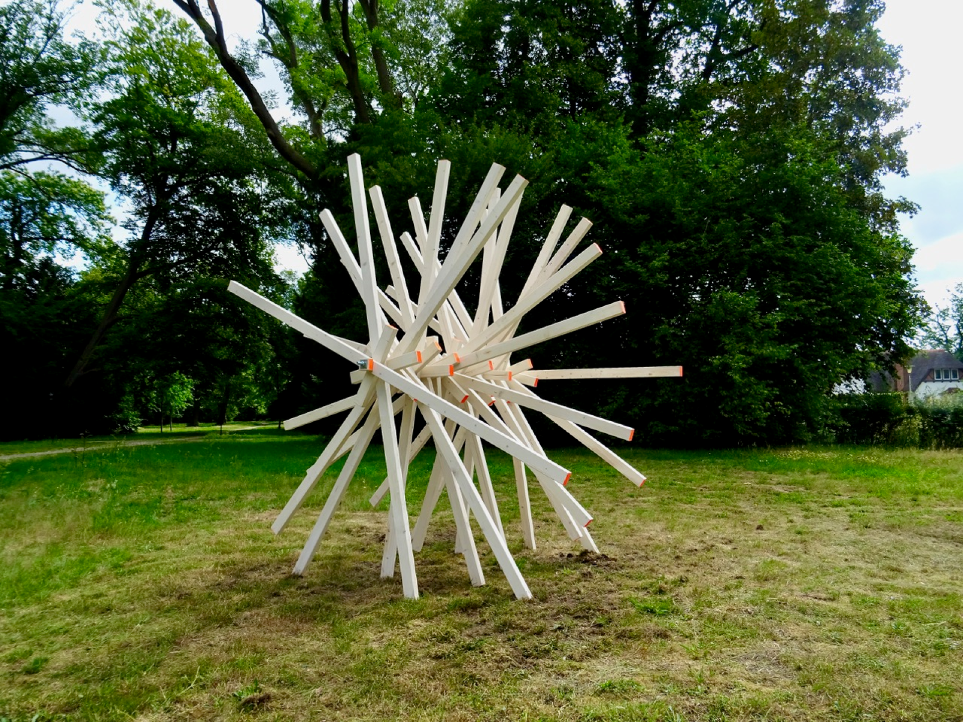 Twickelparkje gevuld met kunst over recht en onrecht