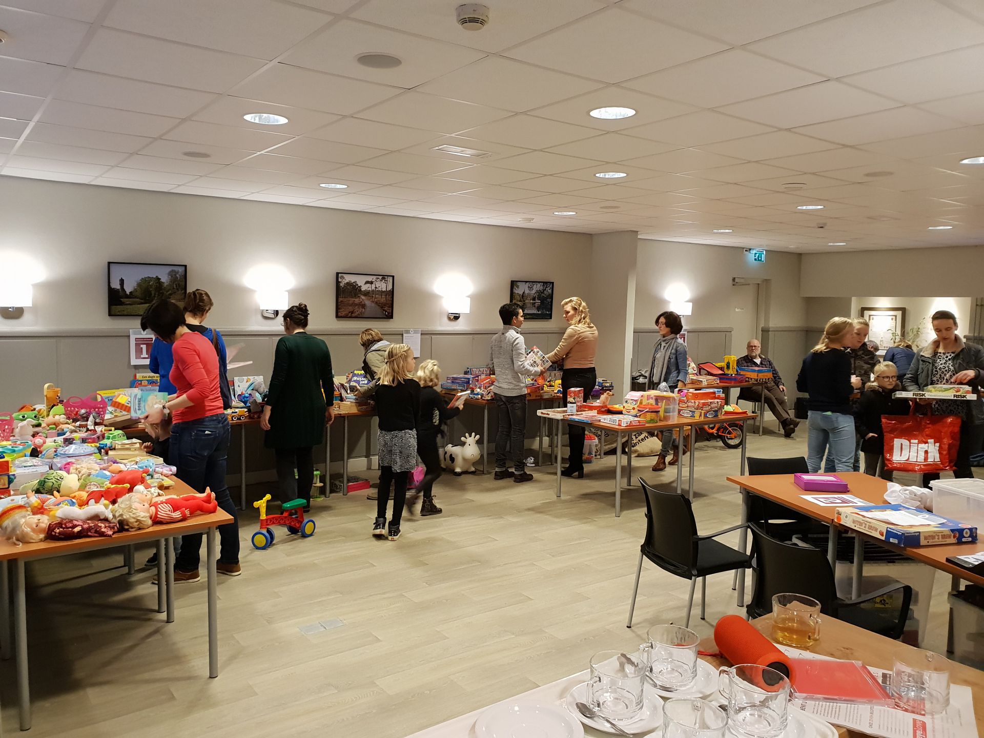 Speelgoedruilbeurs in aanloop naar Sinterklaas op Twickel College Delden