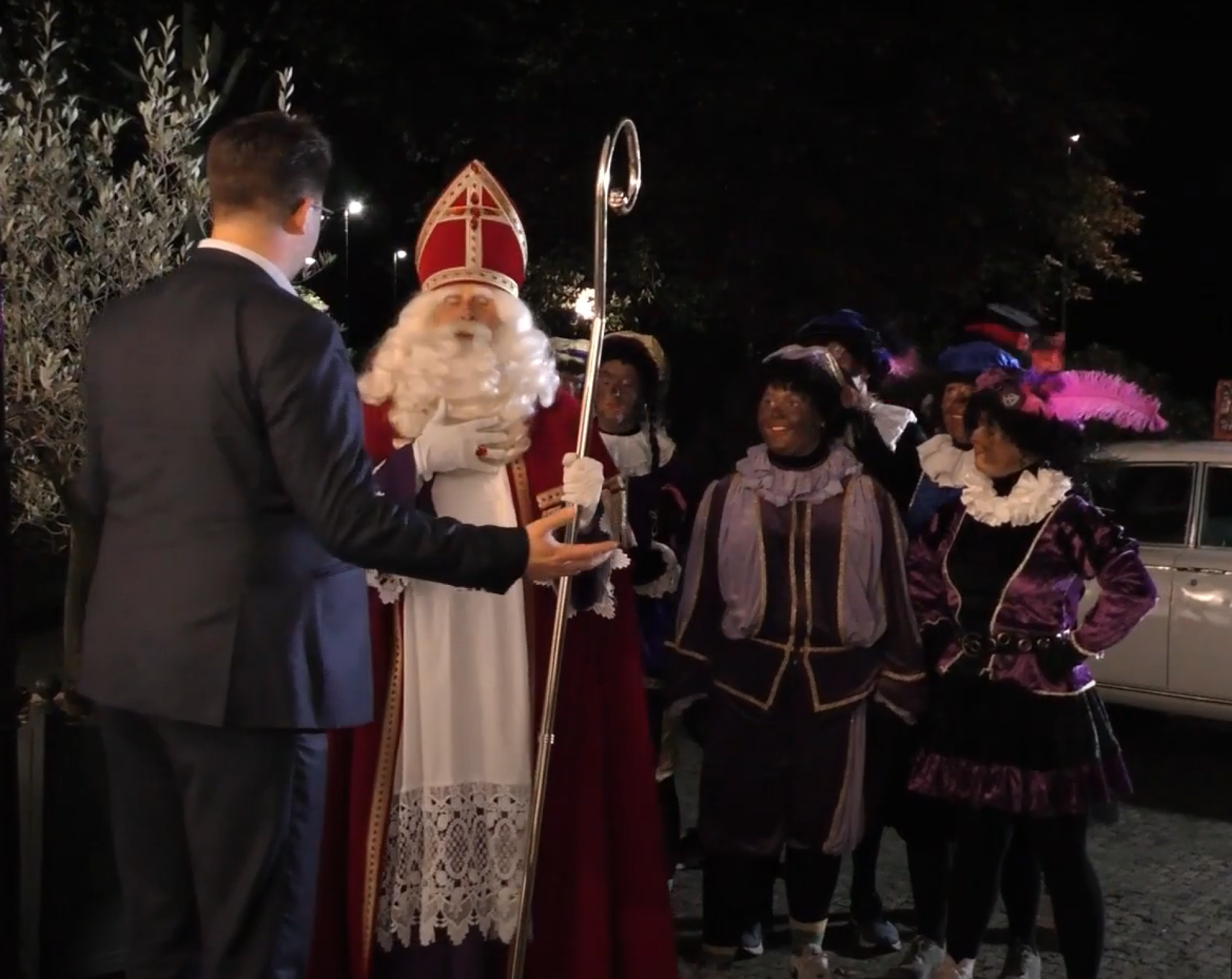 Video: Sinterklaas brengt verrassingsbezoek aan Carelshaven in Delden 