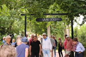 Opening van de beeldenexpositie Kunststation Delden