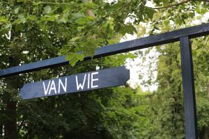 Opening van de beeldenexpositie Kunststation Delden