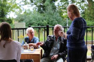 Opening van de beeldenexpositie Kunststation Delden