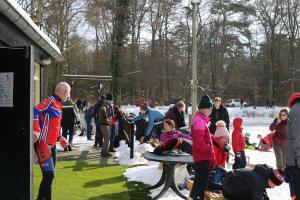 Schaatspret op natuurijsbaan Twickel bij Delden