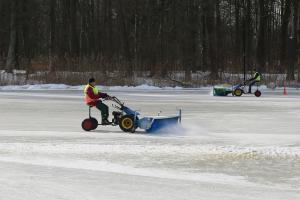 Schaatspret op natuurijsbaan Twickel bij Delden