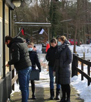 Schaatspret op natuurijsbaan Twickel bij Delden