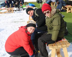Schaatspret op natuurijsbaan Twickel bij Delden