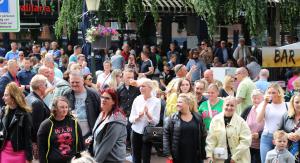 Jubilerende Weijenborg presenteert 'Hemels Hollands' met bekende live artiesten