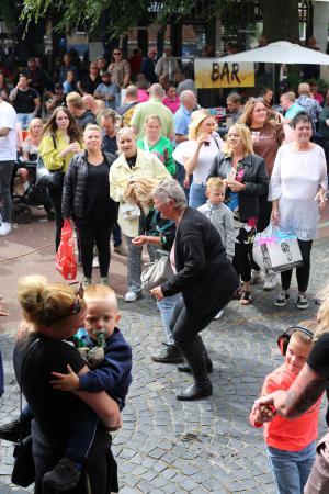 Jubilerende Weijenborg presenteert 'Hemels Hollands' met bekende live artiesten