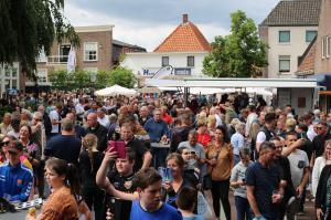 Jubilerende Weijenborg presenteert 'Hemels Hollands' met bekende live artiesten