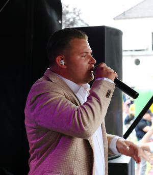 Jubilerende Weijenborg presenteert 'Hemels Hollands' met bekende live artiesten